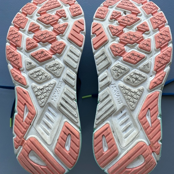 Hoka Arahi 7 Running Shoes - Picture 2 of 5